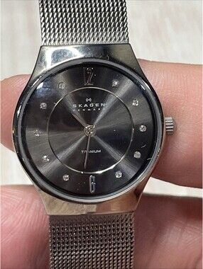 Stunning Skagen  Women’s Watch Faceted Crystals, Mesh Band Needs Batteries (E)